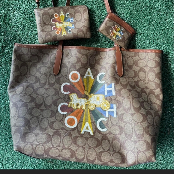 Coach Handbags - Coach Tote